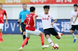 lol官网-深圳佳兆业主场不敌对手，百忙中顾失守