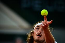 lol转区-关于法国网球队完胜德国网球队，西西帕斯完成帽子戏法的信息