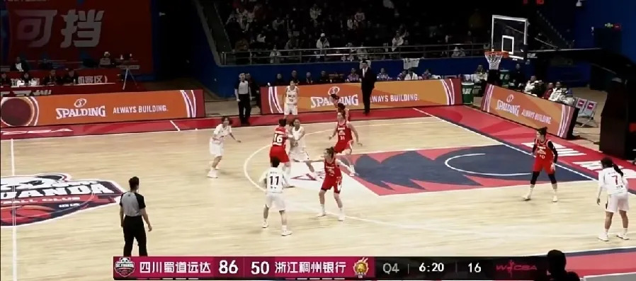 篮球比赛在全球范围内受到热烈欢迎和追捧