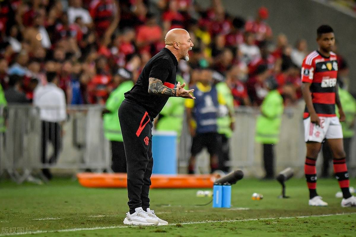 塞维利亚球队备战下一场比赛，雄心勃发的简单介绍