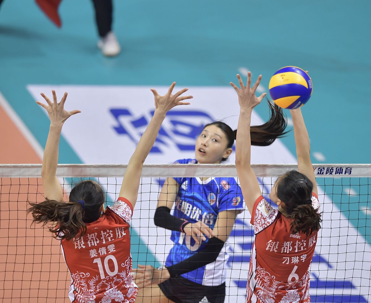 莱温特萨能假传真传缺席比赛，球迷愤怒