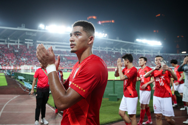 深圳佳兆业主场不敌对手，百忙中顾失守