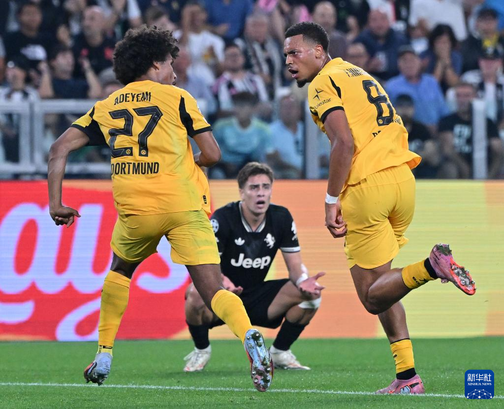 包含阿姆斯特丹主场战平多特蒙德，士气受挫的词条