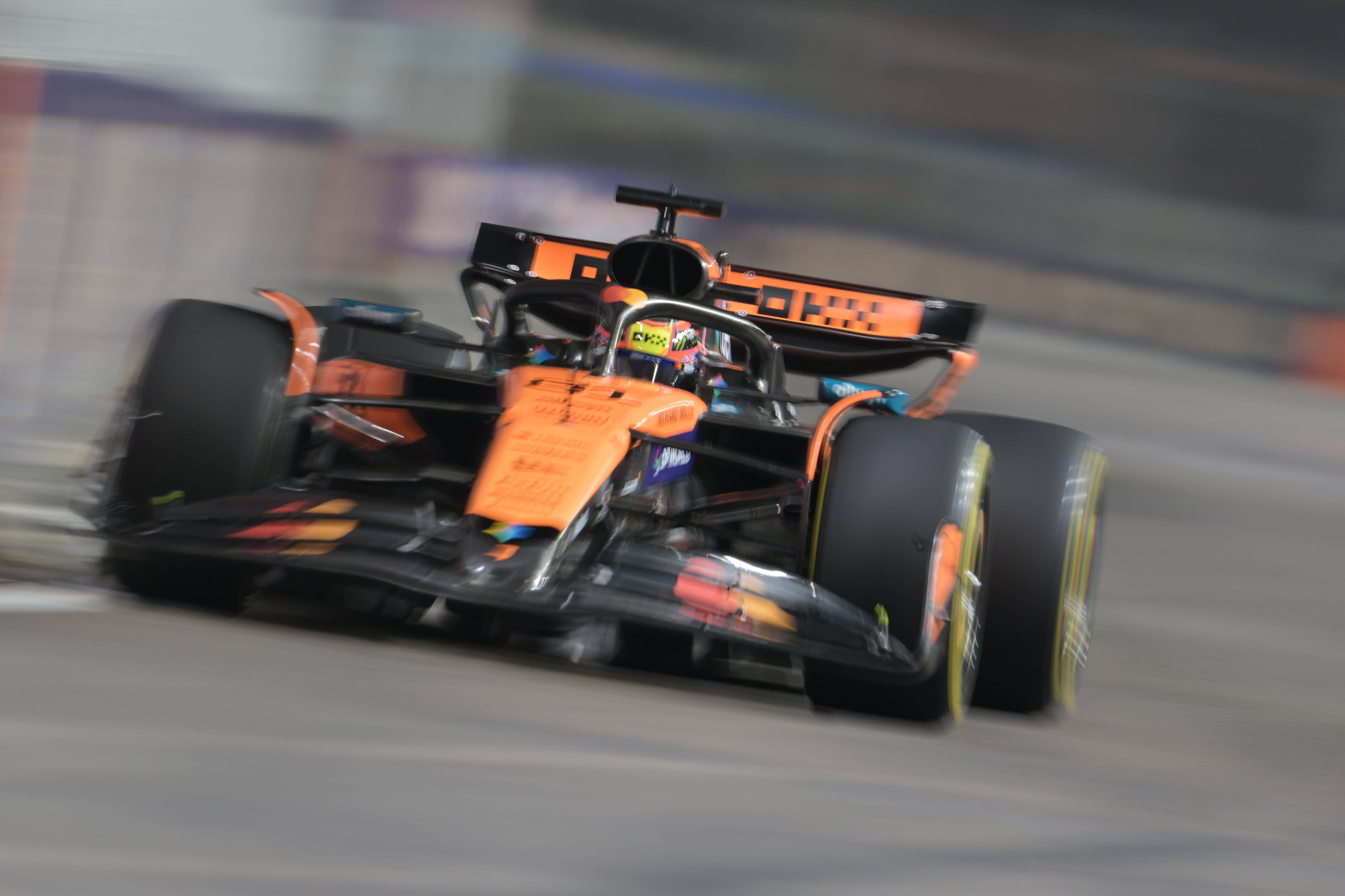 包含阿斯顿马丁轻取红牛车队，汉密尔顿刷新纪录的词条